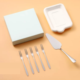 刀叉盤組（此蛋糕已附有刀叉盤組乙組，如需額外數量亦可選擇加購）